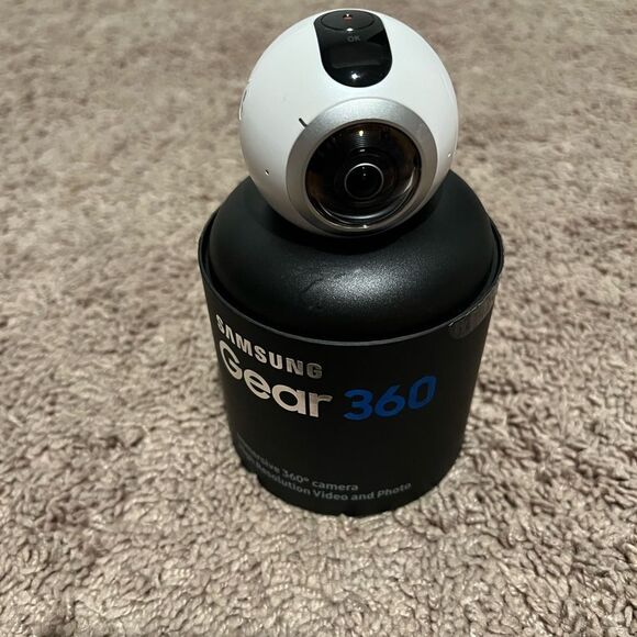 Samsung Gear 360 Real 360° High Resolution VR Camera - Picture 6 of 11